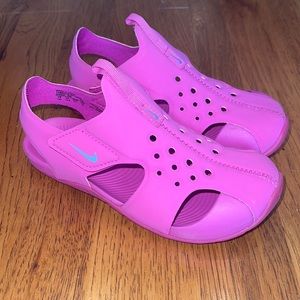Pink Nike sandals for girl